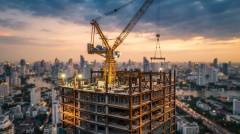 Yellow_construction_crane_on_sky…_20260912123507